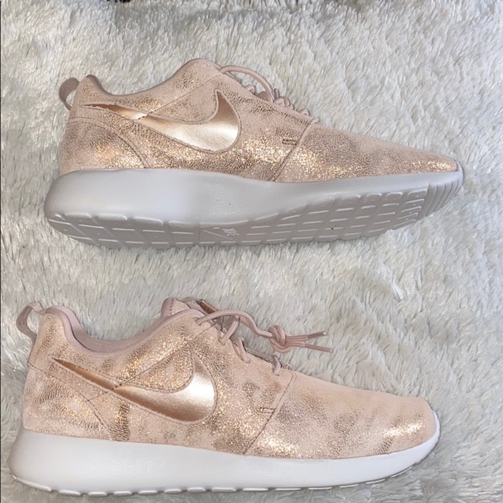 Nike Roshe Rose Gold Metallic